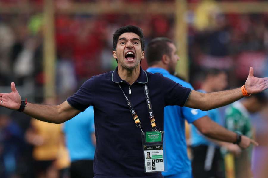 O técnico Abel Ferreira durante o duelo contra o Flamengo em Lima