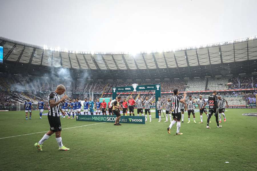 Último Cruzeiro e Atlético-MG com torcida dividida no Mineirão foi em 2022