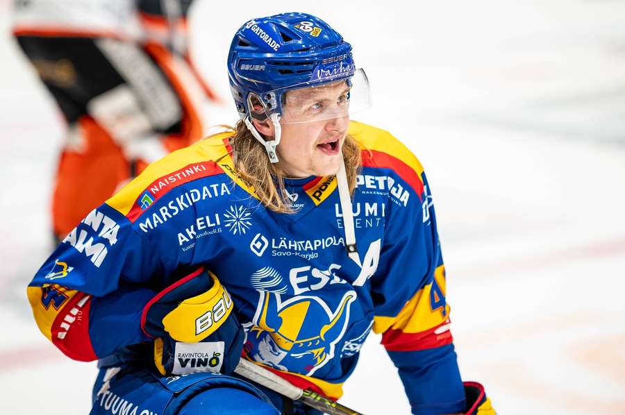 Alex Lintuniemi picked up a point in Jukurit's win Alex Lintuniemi picked up a point in Jukurit's win