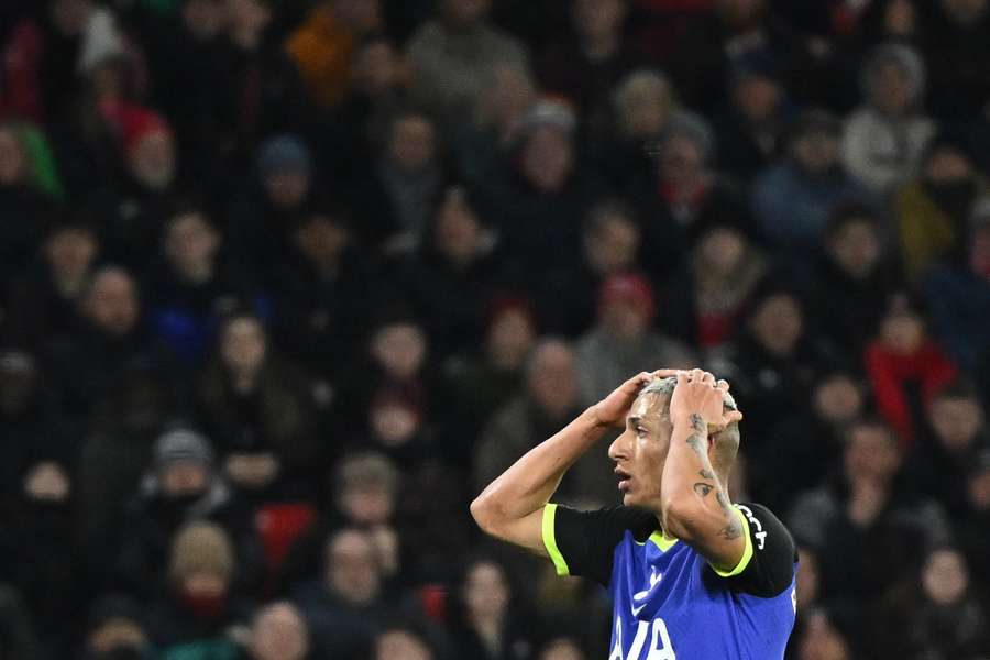 Richarlison não fez muito no empate sem gols contra o Milan