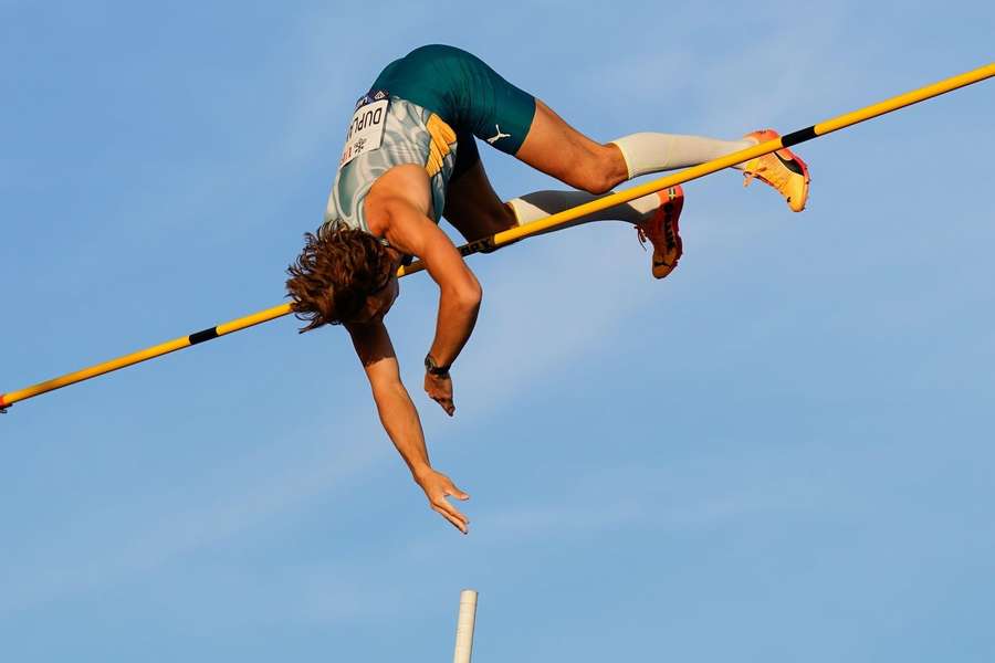 Mondo Duplantis voltou a bater o recorde mundial do salto com vara