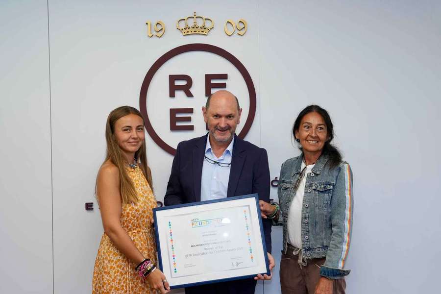 La RFEF y Babies Uganda, premiadas por la UEFA