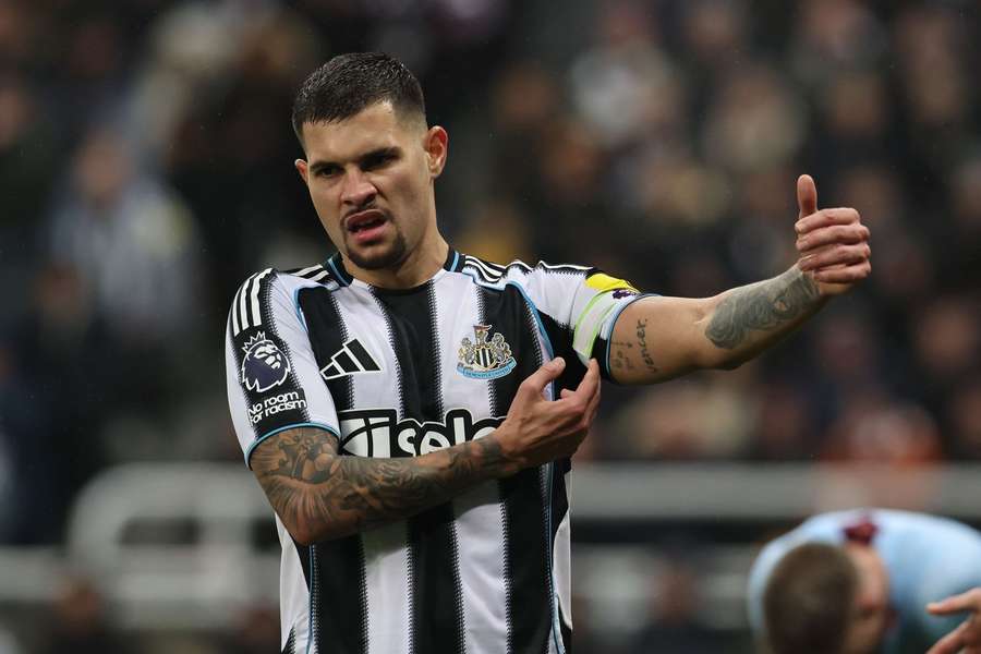 Bruno nosí v Newcastlu kapitánskou pásku. Bruno nosí v Newcastlu kapitánskou pásku.