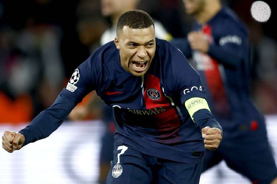 Mbappé anotou, de pênalti, nos acréscimos