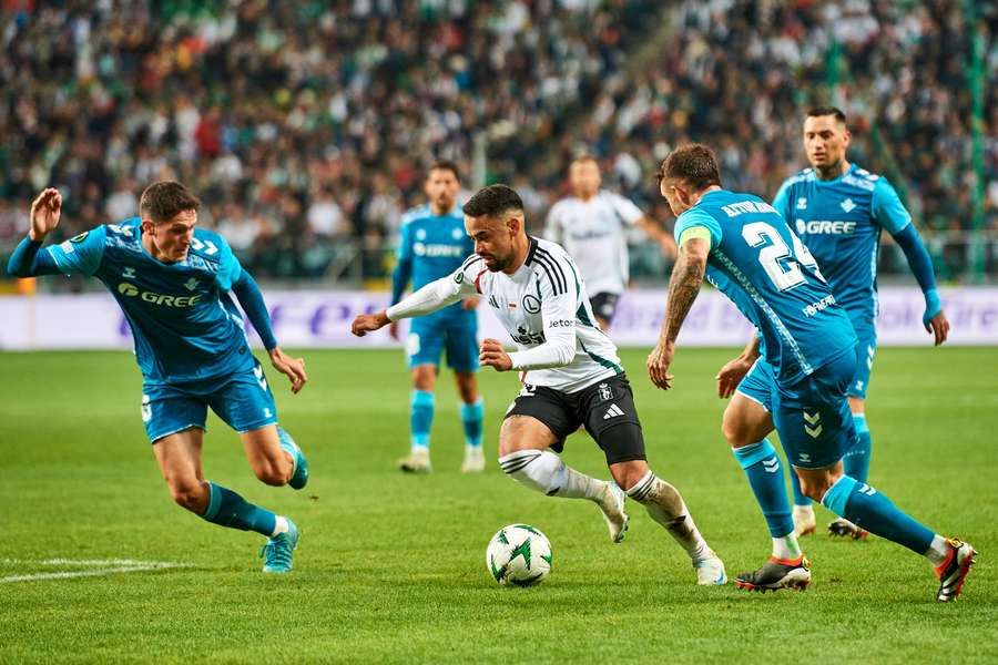 Luquinhas of Legia Warsaw fights for the ball 