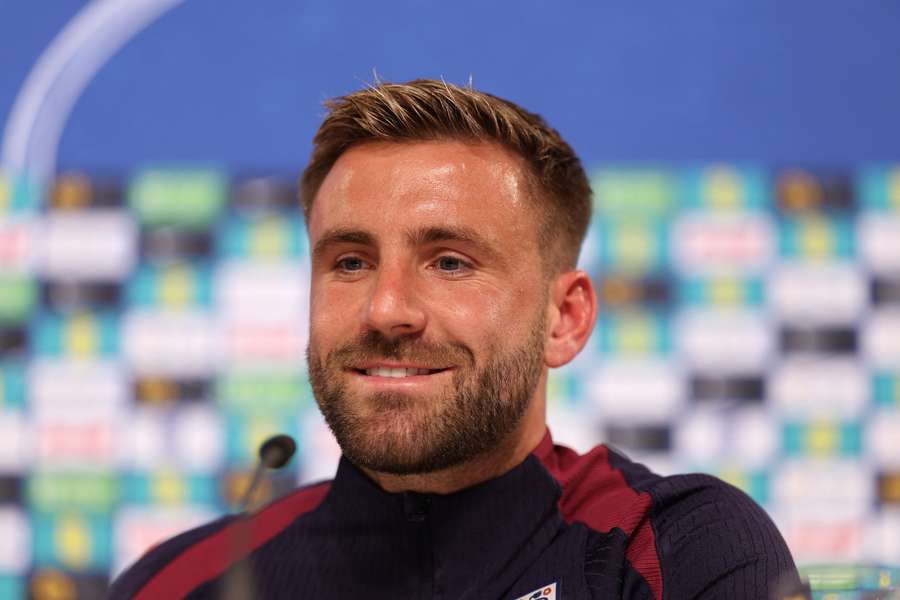 Luke Shaw op de persconferentie in de aanloop naar Nederland-Engeland