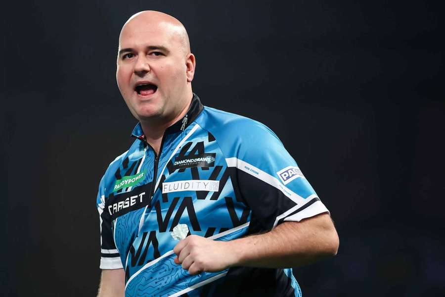 Rob Cross steht in der 2. Runde. Rob Cross steht in der 2. Runde.