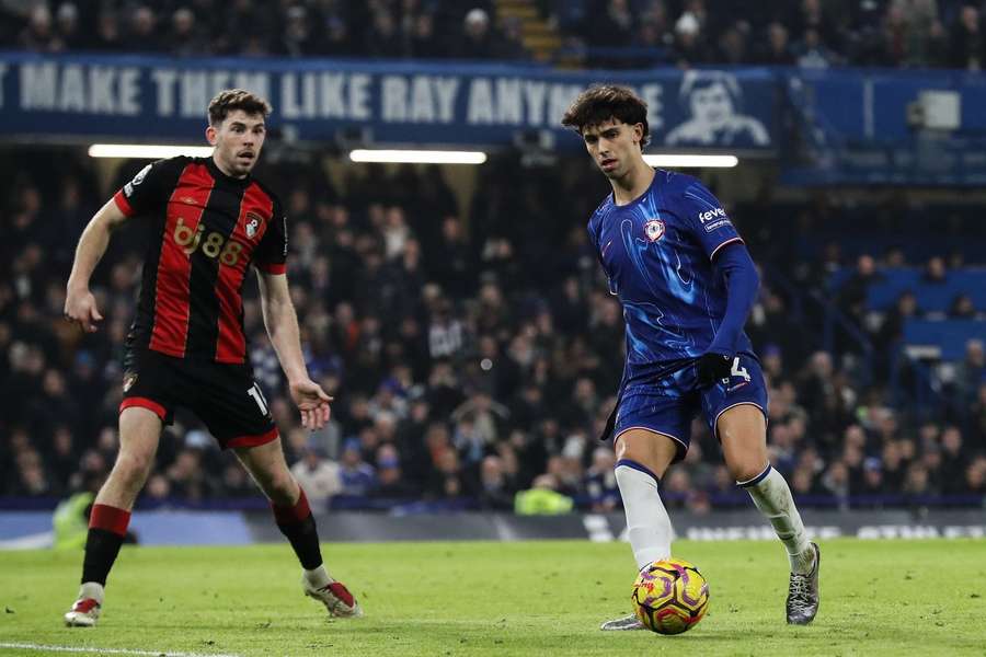 João Félix diante do Bournemouth
