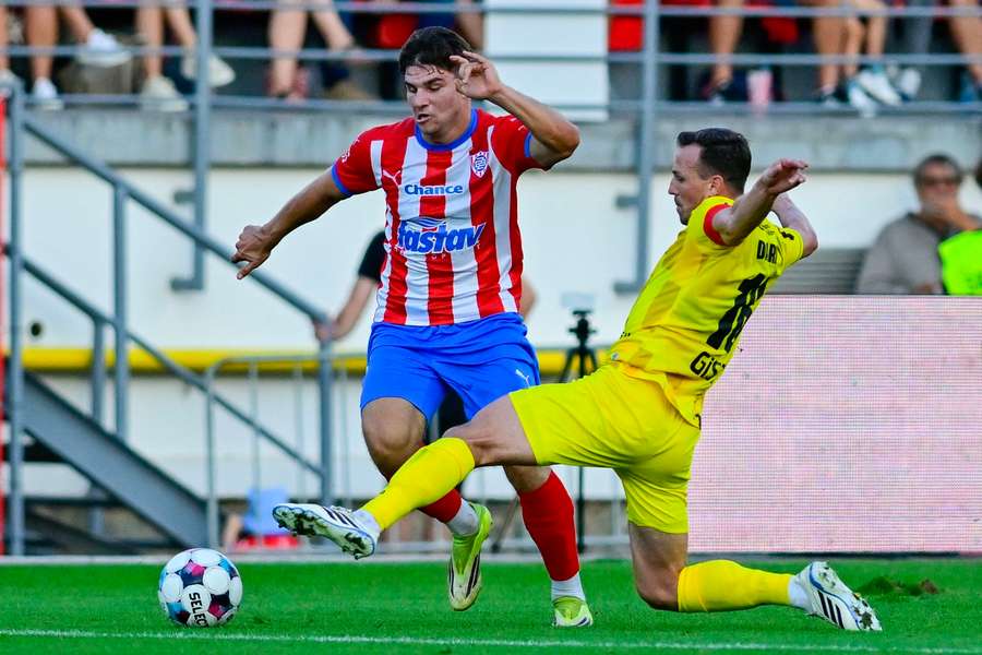 Penxa v souboji s Daridou.