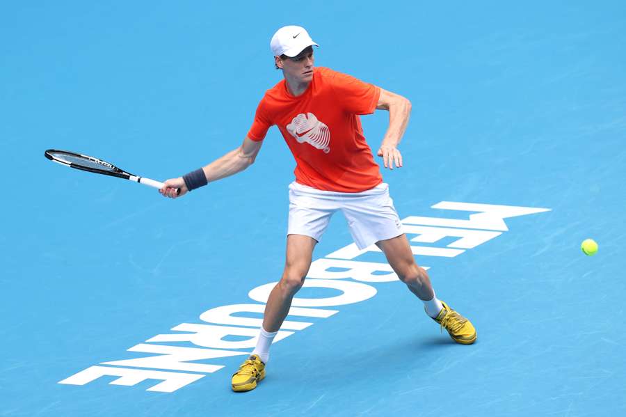 Sinner defende os pontos do título de 2025