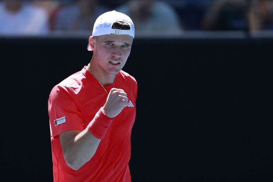 Menšík zvládl náročné podmínky v Indian Wells.