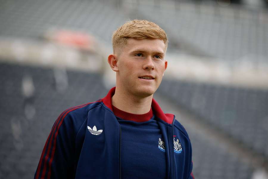 Lewis Hall leaves Newcastle training camp early amid Man United interest Lewis Hall leaves Newcastle training camp early amid Man United interest