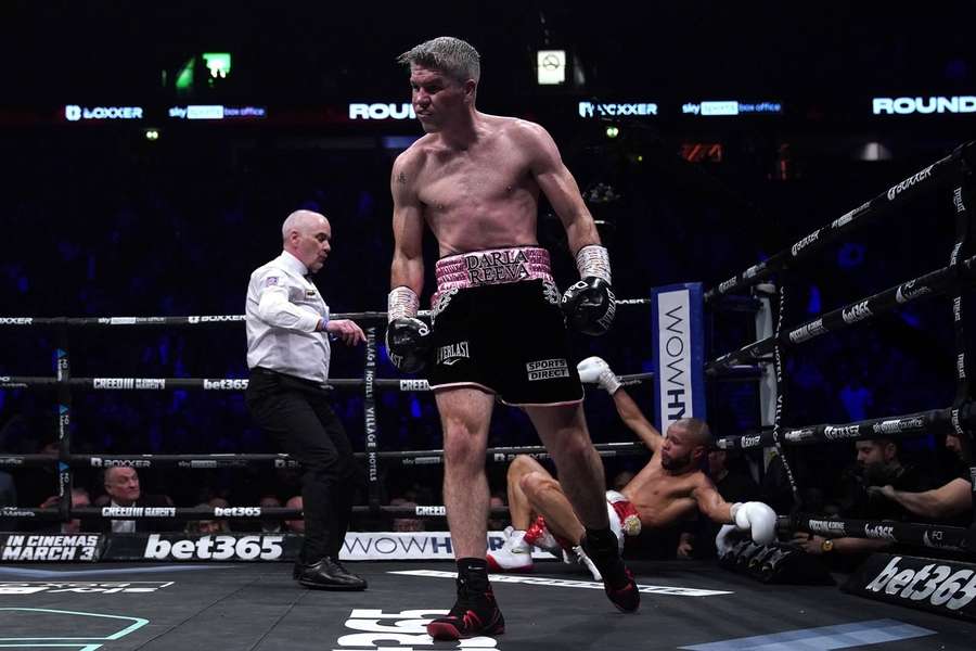 Boxe, a Liam Smith basta un round all'attacco per avere la meglio su Eubank