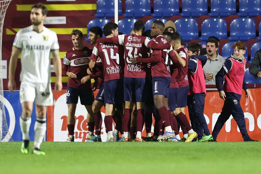 Torreense vence Famalicão (1-0) com penálti e sobe à liderança partilhada do grupo