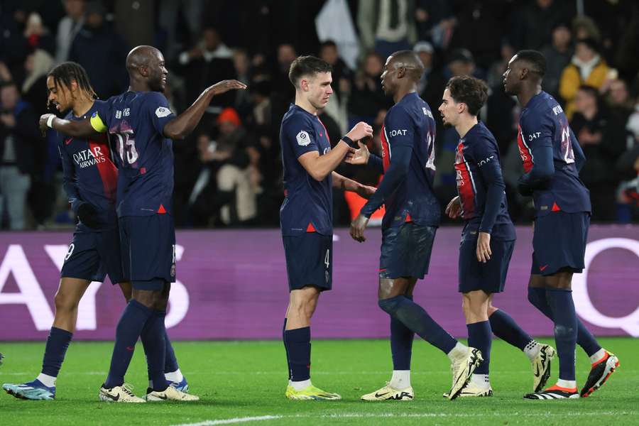 Paris Saint-Germain moved 11 points clear at the top of Ligue 1
