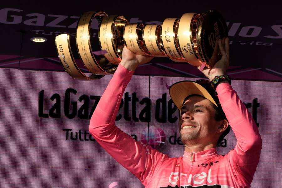 Primoz Roglic celebra en Roma su victoria en la última edición del Giro