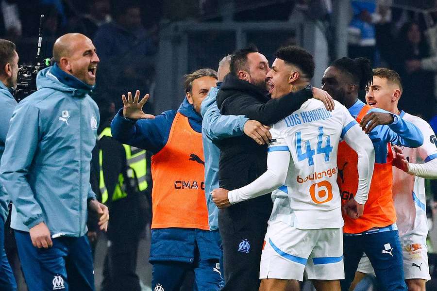 Marseille-Coach Roberto de Zerbi herzt Luis Henrique