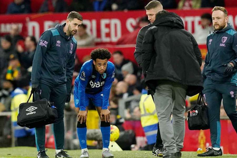 Iraola offers Adams update after Bournemouth draw at Man Utd
