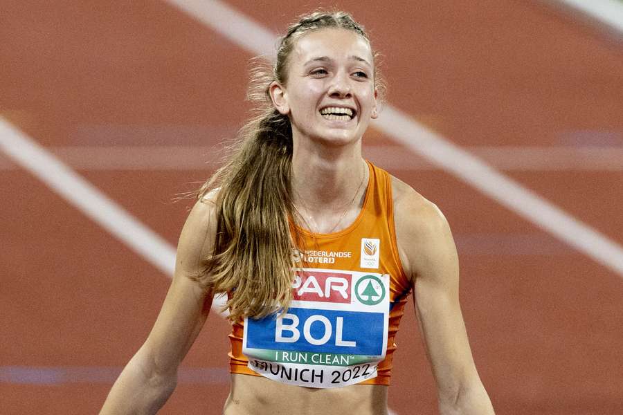 Topfavoriete Femke Bol laat concurrentie achter zich op 400 meter bij EK indoor