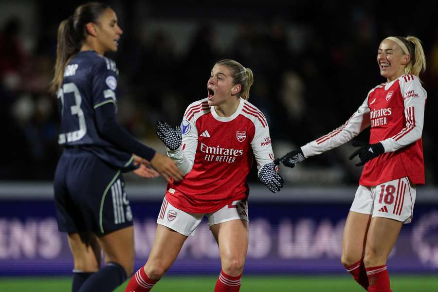 Arsenal's Alessia Russo (C) celebrates after scoring a goal 