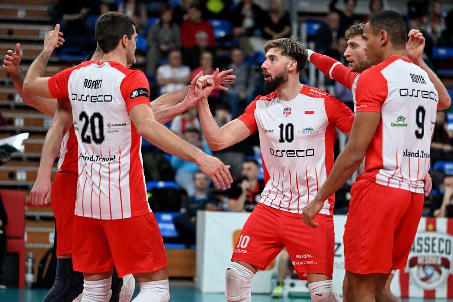 Lwy z Pragi poskromione. Resovia pokonuje drużynę z Czech i zbliża się do kolejnej rundy