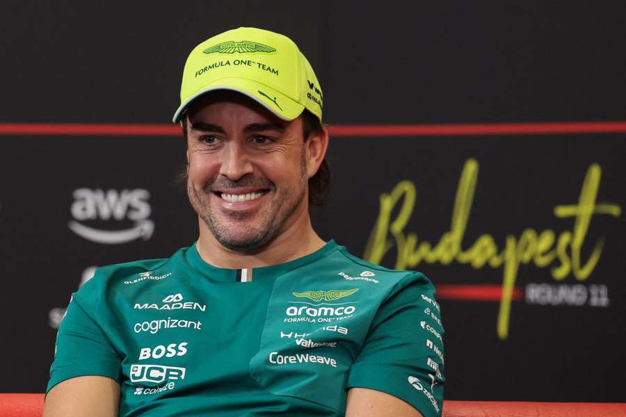 Doch kein Karriereende? Fernando Alonso verweist auf gültigen Vertrag Doch kein Karriereende? Fernando Alonso verweist auf gültigen Vertrag