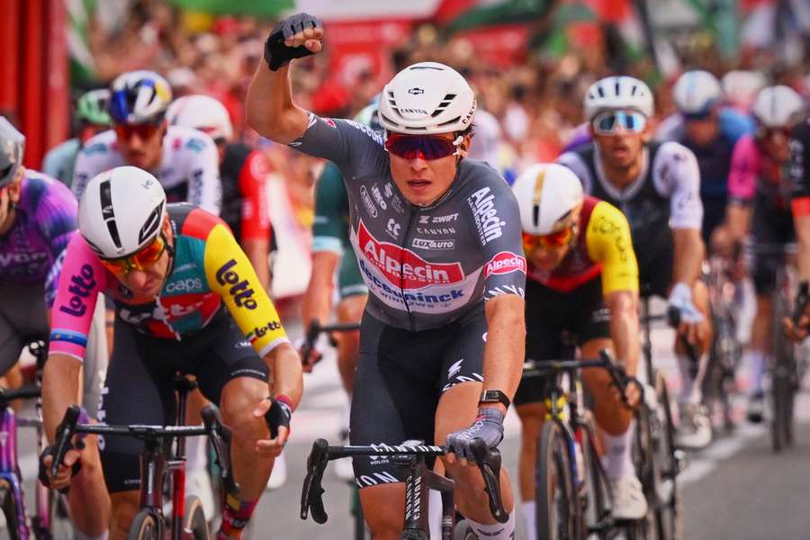 Philipsen crosses the line