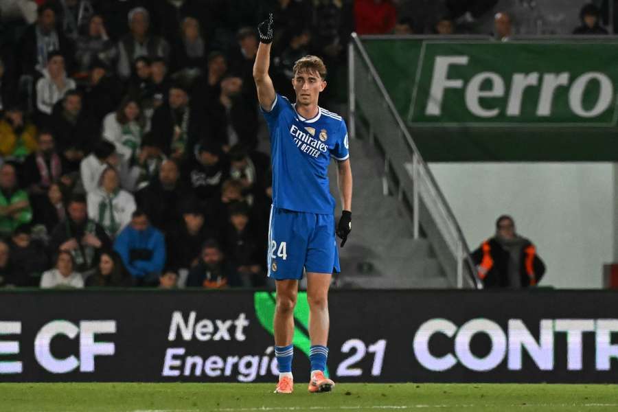 En época de escasez goleadora, Huijsen se estrena con el Madrid