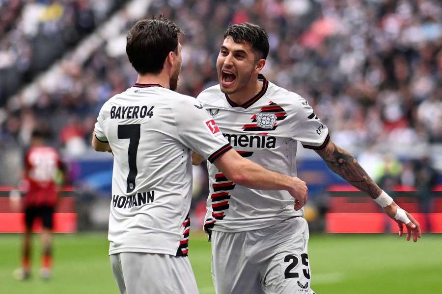 Bayer Leverkusen goleou mesmo com várias mudanças na equipa