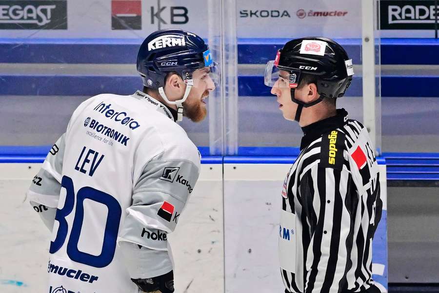 Jakub Lev asistoval ve svém 100. zápase v play off.
