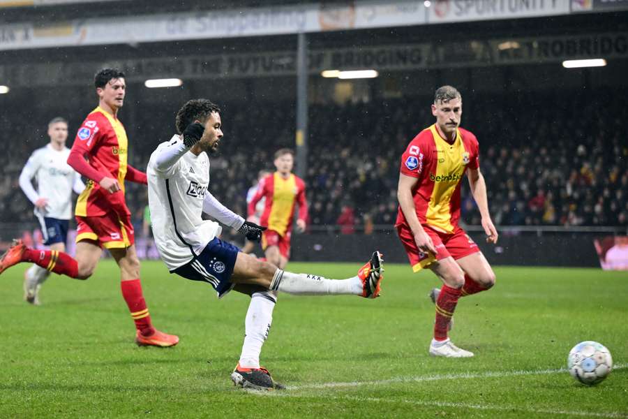 Rensch scoorde de 2-3 tegen Go Ahead Eagles