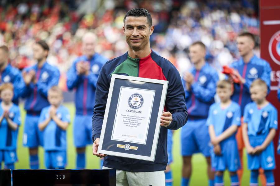 Crisriano Ronaldo scoort enige treffer tegen IJsland