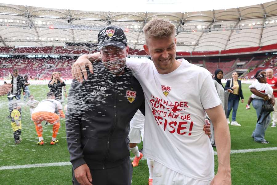 Spieler und Trainer des VfB Stuttgart bejubelten am letzten Spieltag der Bundesliga sogar die Vizemeisterschaft.