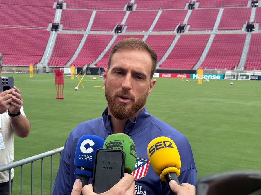 Jan Oblak vorbind cu presa