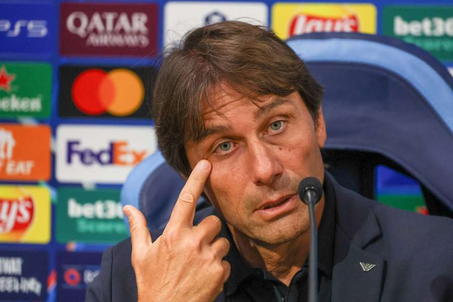 Conte com problemas na defesa