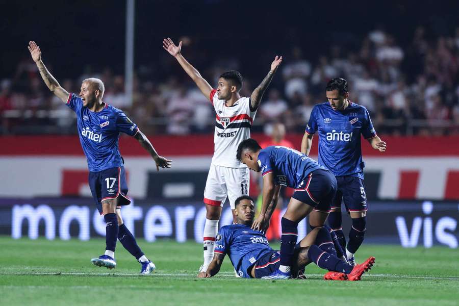 Izquierdo teve uma parada cardíaca no relvado do Morumbi