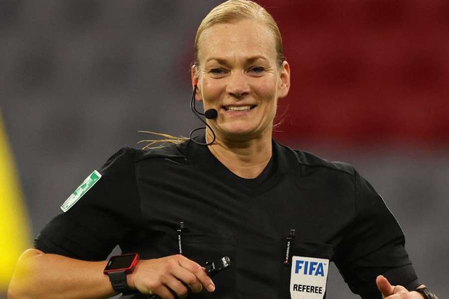 Bibiana Steinhaus foi árbitra de reputação na Alemanha