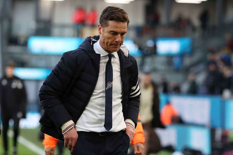 Scott Parker com vida difícil