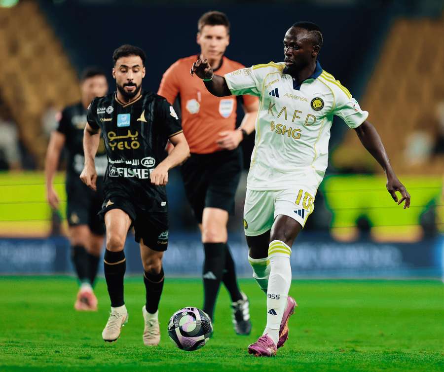 Mané deu passe para único gol do jogo Mané deu passe para único gol do jogo