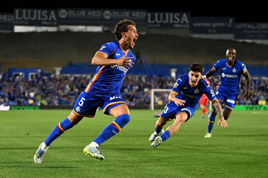 Luis Milla celebra su gol en el Getafe-Osasuna Luis Milla celebra su gol en el Getafe-Osasuna