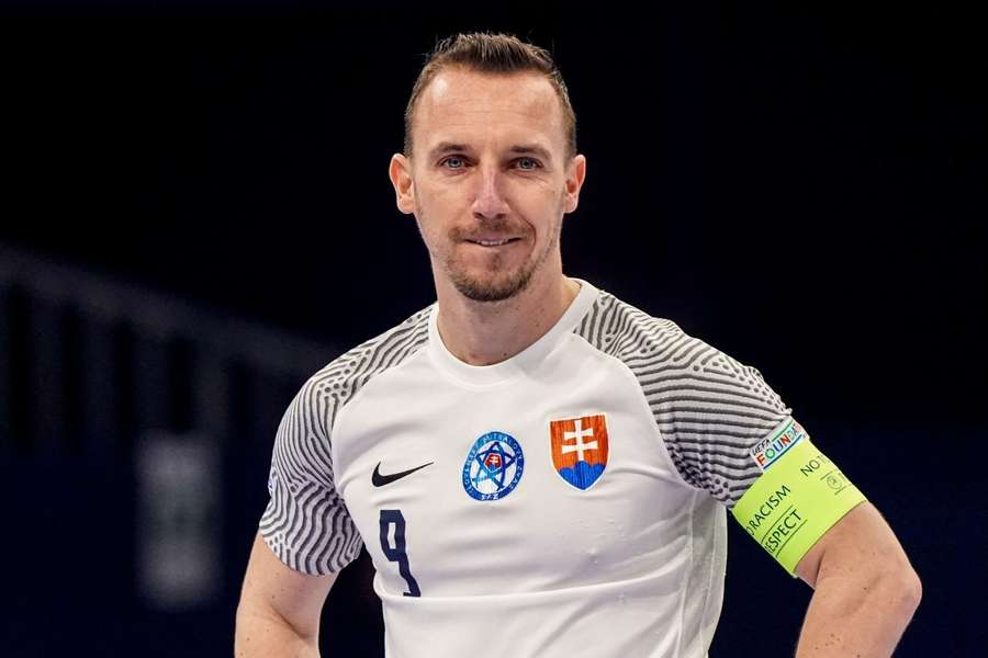 Kozár bol dlhoročným kapitánom slovenskej futsalovej reprezentácie.