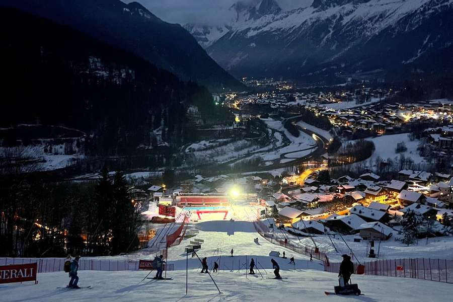 Světový šampionát v alpském lyžování hostí francouzská střediska Meribel a Courchevel.