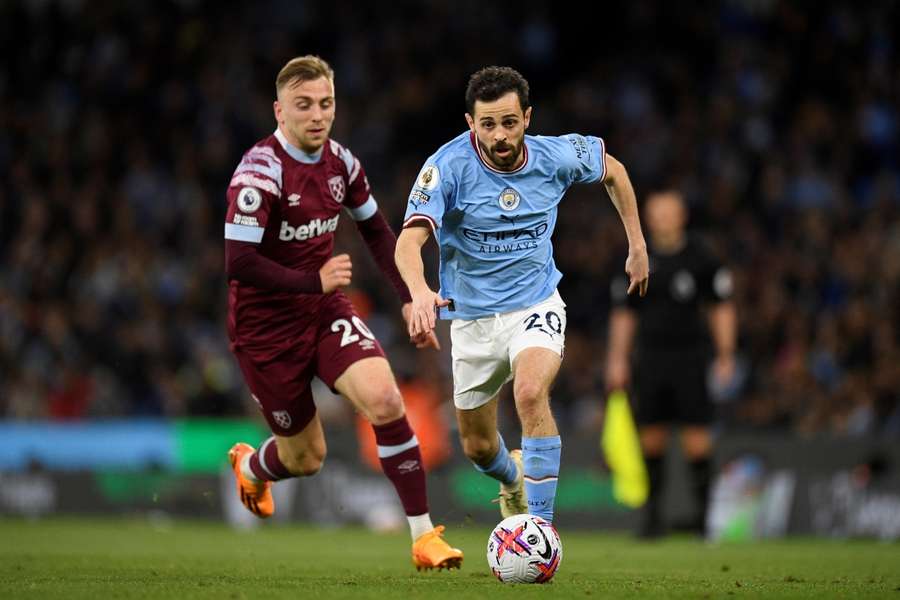 Bernardo Silva treibt den Ball im Spiel gegen West Ham