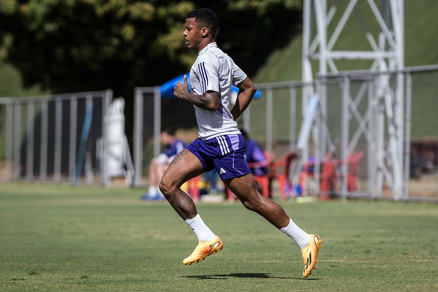 Arthur Gomes já treina no Cruzeiro