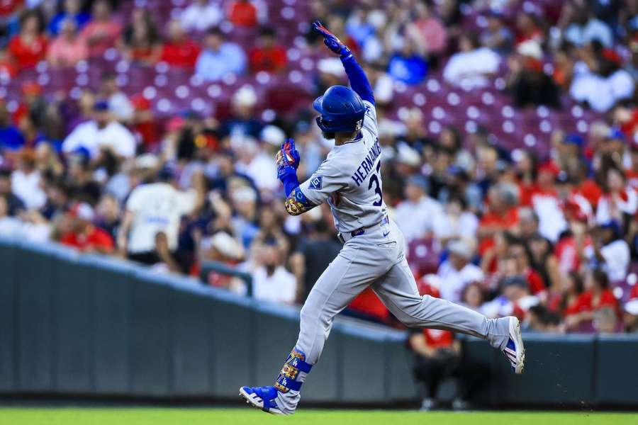 Teoscar Hernandez reagiert auf einen Homerun Teoscar Hernandez reagiert auf einen Homerun