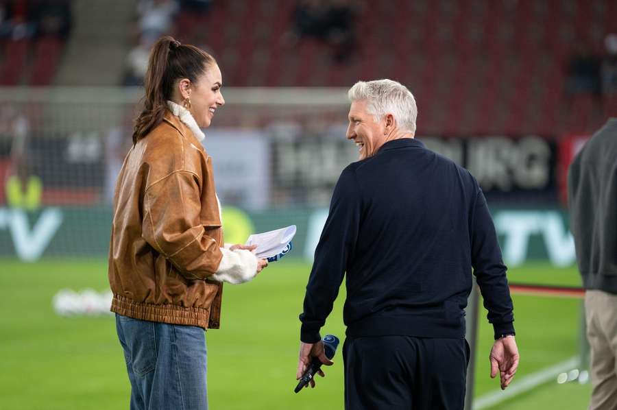 Sedlaczek moderiert an der Seite von Bastian Schweinsteiger Sedlaczek moderiert an der Seite von Bastian Schweinsteiger
