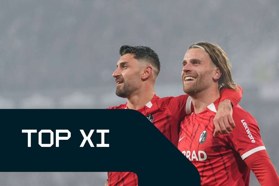 Freiburgs Doppelpacker Lucas Höler (r.) wird gefeiert.