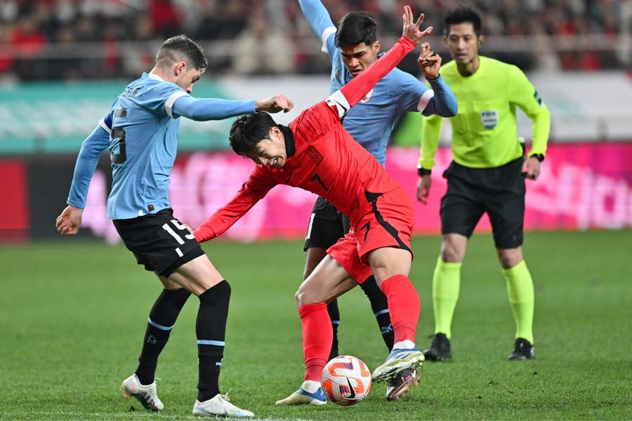 Uruguay cierra su gira asiática derrotando a Corea del Sur en Seúl (1-2)
