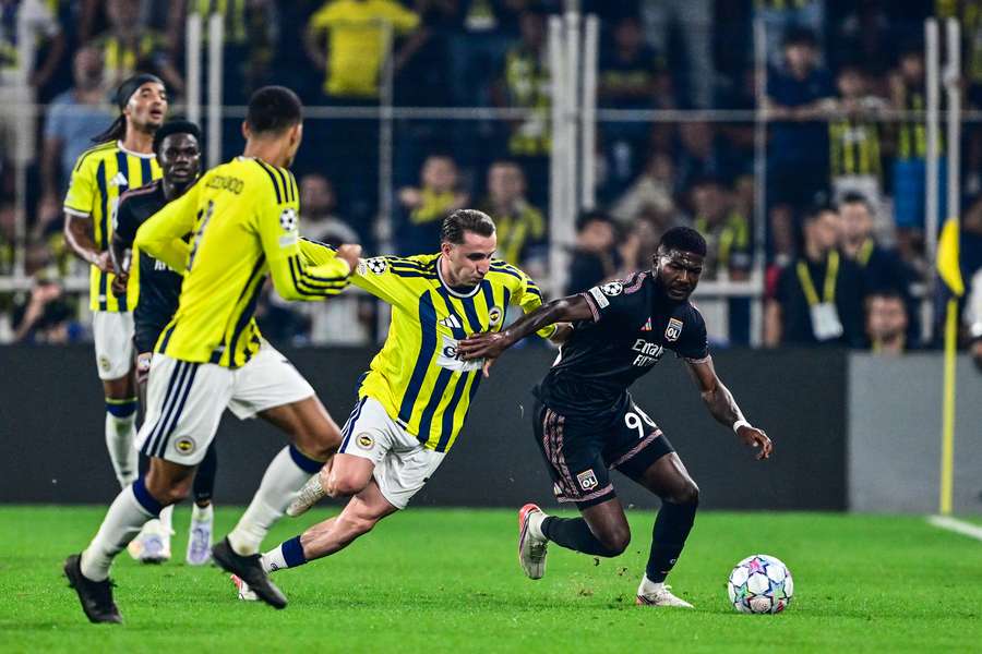 Fenerbahce doma remizovalo s Lyonem 1:1. Fenerbahce doma remizovalo s Lyonem 1:1.