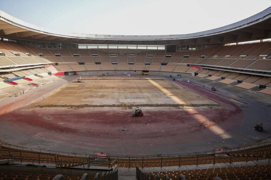 Vista panorâmica do estádio La Cartuja com o início dos trabalhos de construção